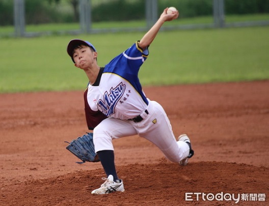 ▲馬祖難以抵擋大理的打線。圖為馬中隊投手曹竣翔(高一、曹祥官兒子)。(圖/記者洪偵源攝)
