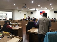 　南竿鄉代會第1天鄉政總質詢，代表們針對介壽獅子市場、復興村老人活動中心等多項議題提出質詢。（圖／文：吳嘉榮）