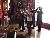 　2018第4屆馬祖國際馬拉松3日正式開跑，縣長劉增應2日專程前往馬祖境天后宮祈求賽事平安順利。（圖／文：吳嘉榮）