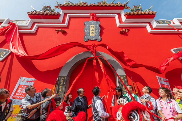 桃園市政府在八德區大湳公園原位重建馬祖旅桃鄉親信仰「龍山寺」,建物外觀與從馬祖南竿牛角分靈五靈公廟相似。(圖:桃園市政府新聞處)