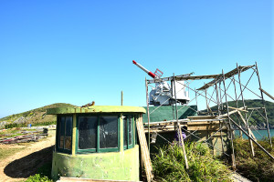 西引島三山據點雙管防空砲周邊進行修建,營造更安全便利的旅遊環境。(圖/文:陳其敏)