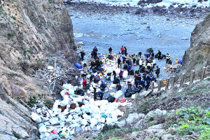 　馬祖風景管理處辦理西引島「國之北疆」淨灘活動，落實向海致敬。（圖／文：陳其敏）