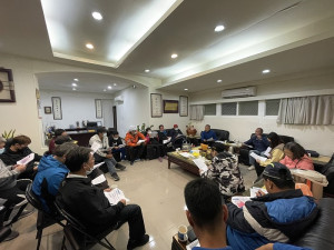 北竿塘岐馬鼻灣附近住戶4日晚間針對示範住宅選址向公所及代表會陳情。(圖/文:陳鵬雄)