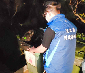 為使業者能夠了解垃圾分類的重要,環資局將對縣內民宿垃圾進行破袋稽查輔導工作。(圖:連江縣環資局表)