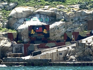 中華電信完成亮島微波基地台架設,可大幅改善南北竿至東引及亮島周邊海域通訊品質。(圖:本報資料室)