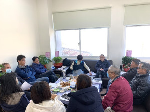 　連江縣議會國民黨黨團辦公室8日下午邀馬祖連江航業、產發處說明年度預算及主要工作項目。（圖／文：馮紹夫）