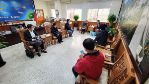 農委會副主委陳添壽來馬協調漁業事務及拜會縣長劉增應,雙方針對各項提案進行討論。(圖:產發處)
