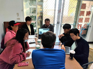 文化處與連江縣旅行商業同業公會進行交流,邀請旅行業者共同加入馬祖國際藝術島推廣行列。(圖:連江縣旅行商業同業公會)