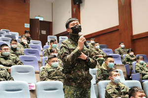 座談中官兵勇於分享自己的意見。(圖/文:程婉琳)
