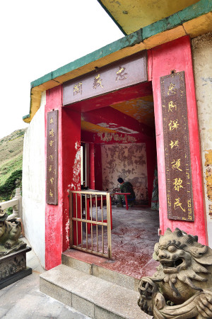 西引島清水澳景觀改善工程竣工後,鄉公所將進行忠義廟的局部修繕,營造整體海岸環境的質感。(圖/文:陳其敏)
