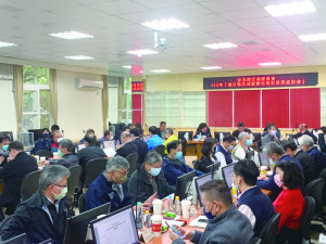 立院交委會在委員陳雪生主持下,與交通部長王國材、縣府進行交通改善座談會。(圖/文:馮紹夫)