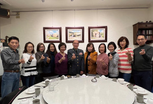 指揮官與志工媽媽一同合影留念。(圖/文:莊媛婷)