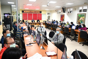 　縣府20日召開110年第8次主管月報，縣長劉增應提醒國際新型變種病毒威脅仍在，鄉親仍須有自我保護觀念，配合追加劑政策。（圖／文：曹重偉）