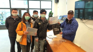 馬祖國家風景管理處、連江縣交通旅遊局、莒光消防分隊及莒光岸巡20日聯合進行水域遊憩安全宣導。(圖/文:宋幸儒、馬管處)