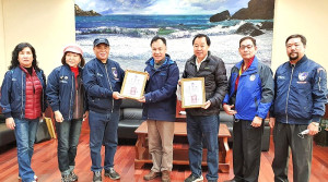 桃園市馬祖同鄉會22日由理事長邱靖舜率相關幹部,專程返鄉舉辦關懷老人寒冬送暖活動,縣長劉增應、議長張永江均表歡迎。(圖/文:曹重偉)