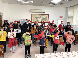 　敬恆國中小聖誕報佳音，散播歲末年終平安與歡樂的氣息。（圖／文：宋幸儒）