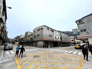 　111年北竿土地公告現值最高區段位在塘岐村中山及中正路商業區，每平方公尺為12300元。（圖／文：陳鵬雄）