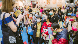 2021台北國際冬季旅展馬祖攤位展出深受歡迎,參觀人潮眾多,氣氛十分熱鬧。(圖:交旅局)