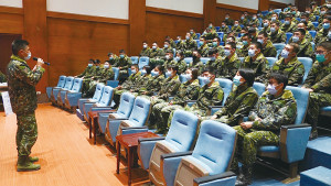 陳處長於課前向各位官兵進行精神講話。(圖/文:鄭真)