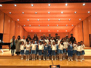 　連江縣少年兒童合唱團26日於天籟之音～媽媽教我的歌音樂會展現馬祖好聲音。（圖：介壽國中小）