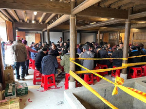 北竿橋仔五間排歷史建築完工,原屋主之一王家順28日喬遷之喜,宴請親友分享喜慶。(圖:王宜彰提供)