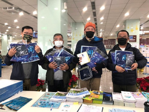 　莒光定向尋寶趣完成踩點任務即能領取同島一命包，還能獲得抽獎資格，有機會帶走行李箱、特色文宣品等好禮。（圖：交旅局）