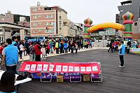 　響應中央政策，衛生福利局已於今年8月成立社區營養推廣中心，提供65歲以上長者正確的營養觀念與健康評估，目前已成功輔導100多名長者改善其飲食習慣，局長謝春福之前也透過眾人齊聚機會同步宣導。（圖／文：曹重偉）