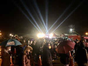 Woo虎生風馬祖跨年晚會閃亮登場,邀請王中平、范怡文等歌手接力開唱,最後由縣長劉增應等來賓及藝人們一起登台,齊聲為跨年倒數。(圖/文:曹重偉)