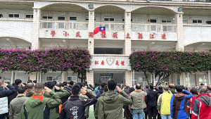 活力莒光,馬祖國家風景區管理處與莒光鄉公所聯合舉辦2022莒光元旦升旗健行活動,鄉親起個大早迎接新的一年。(圖/文:宋幸儒)