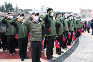 馬防部官兵熱情響應連江縣政府升旗典禮。(圖/文:莊媛婷)