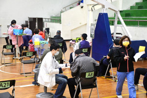 　本縣新冠疫苗追加劑去年12月29日開打，提供莫德納疫苗；因應民間需求，BNT疫苗預定12日下午提供，歡迎符合接種間隔者踴躍預約。（圖／文：曹重偉）