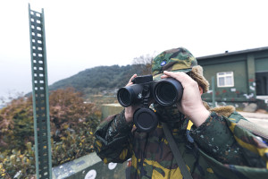 據點官兵持續對海面實施監控。(圖/文:莊媛婷)