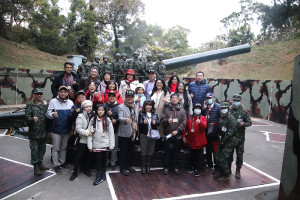 彰化縣敬軍團參訪南竿地區混砲連，慰勉戍守北疆官兵辛勞。（圖／文：莊媛婷）