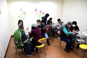 　天籟列車10日展開聽力健診，聽力師及志工進駐服務，縣長劉增應、局長陳美金均到場關心；共117位鄉親受檢，符合領用標準83位。（圖／文：曹重偉）