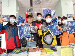 2021莒光定向尋寶趣廣受台灣旅客歡迎，不僅可以透過集章走訪莒光景點與歷史，還能獲得同島一命特色物資組合包。（圖：交旅局）