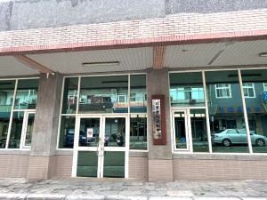 　衛福局25日首度在北竿塘岐活動中心（惠民市場）開辦社區接種站，目前預約500人次已滿，當天仍接受現場候補。（圖／文：陳鵬雄）