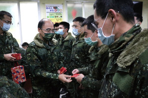 廖指揮官前往據點視導生活設施,並慰勉官兵辛勞。(圖/文:郭宣綸)