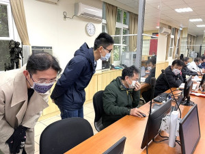為端正政風,縣府政風處辦理110年度公職人員財產申報實質審查及前後年度申報財產比對公開抽籤。(圖:政風處提供)