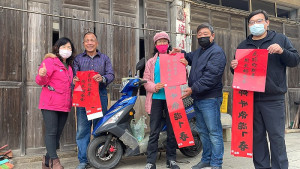 農曆年前,連江縣消防局莒光分隊加強對民眾消防安全宣導,並做全島消防栓檢測,讓鄉親能安心過好年。(圖/文:宋幸儒)