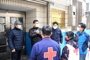 　春節近了，紅會馬祖支會會長陳書建偕同議員曹爾章等理監事，共同前往矯正署金門監獄連江分監探訪及關懷，贈送馬祖三寶及水果禮盒。（圖／文：曹重偉）