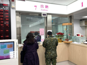　台灣銀行、南竿郵局24日開放換新鈔服務，累計已換出台幣2000萬元。（圖／文：馮紹夫）