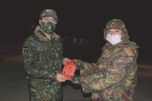 廖指揮官前往據點慰勉官兵值勤辛勞。(圖/文:杜育萱)