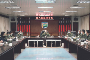 廖指揮官主持擴大戰敵情會報。 (圖/文:杜育萱)