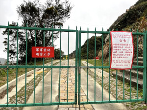 　短坡山陣地景區2月1日開放以來僅百餘位遊客入內參觀，業者建議調整申請機制。（圖／文：陳鵬雄）