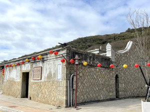 　111年北竿擺暝文化祭活動照常舉辦，坂里十三暝打頭陣，村莊情境佈置近日完成。（圖／文：陳鵬雄）