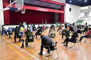 　加速新冠肺炎疫苗追加劑施打，疫情指揮中心9日加開南竿社區接種站場次，半天共施打290人，經統計縣內完成追加劑者達7020人。（圖／文：曹重偉）