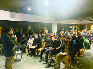 　馬祖國際藝術島11日晚間舉辦藝術家之夜，策展人與藝術家分享創作經歷。（圖／文：馮紹夫）