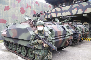 穿軍服讚！