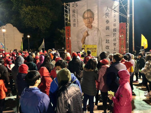 馬祖境天后宮元宵節巡安祈福活動歡樂登場,隊伍所到之處熱鬧滾滾;連江地院配合舉辦國民法官法宣導及有獎徵答。(圖/文:曹重偉)
