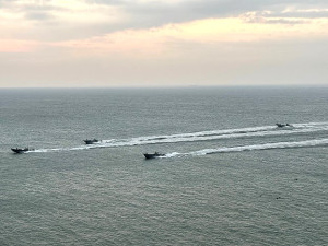 　近年來大陸越界漁船已由機動小船進化到高速快艇，增加地區海巡查緝難度。（圖／文：陳鵬雄）